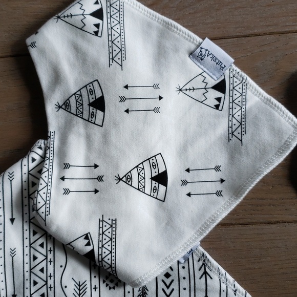 3/$18 - Putska cloth bibs - Picture 3 of 4